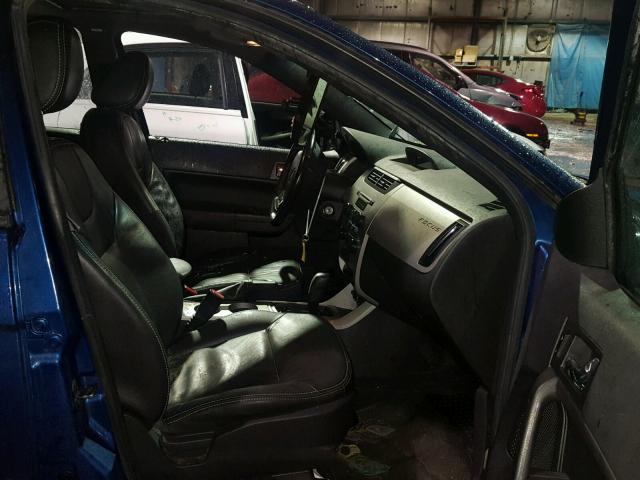 1FAHP35N18W260958 - 2008 FORD FOCUS SE BLUE photo 5