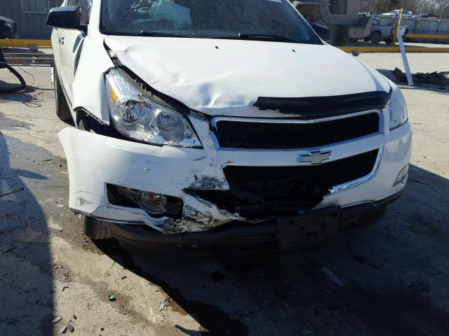 1GNKRFED0CJ357858 - 2012 CHEVROLET TRAVERSE L WHITE photo 9