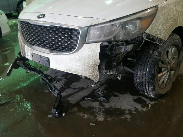 KNDMA5C1XG6112649 - 2016 KIA SEDONA L WHITE photo 9