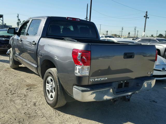 5TFDM5F10DX042166 - 2013 TOYOTA TUNDRA CRE GRAY photo 3