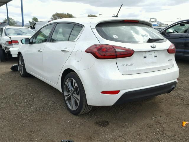 KNAFX5A80G5628822 - 2016 KIA FORTE EX WHITE photo 3