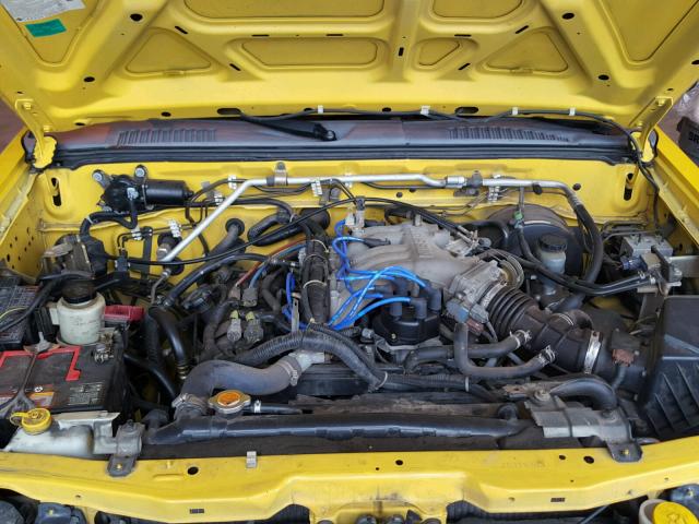 1N6ED29X52C318393 - 2002 NISSAN FRONTIER C YELLOW photo 7