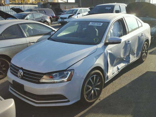 3VWDB7AJ4HM411578 - 2017 VOLKSWAGEN JETTA SE SILVER photo 2