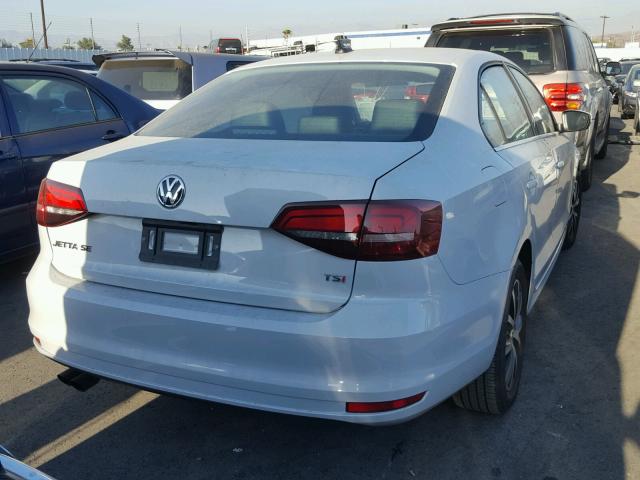 3VWDB7AJ4HM411578 - 2017 VOLKSWAGEN JETTA SE SILVER photo 4