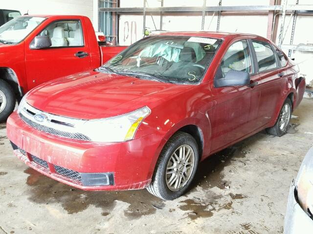 1FAHP35N49W196125 - 2009 FORD FOCUS SE RED photo 2