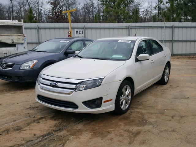 3FAHP0HA0CR216047 - 2012 FORD FUSION SE WHITE photo 2