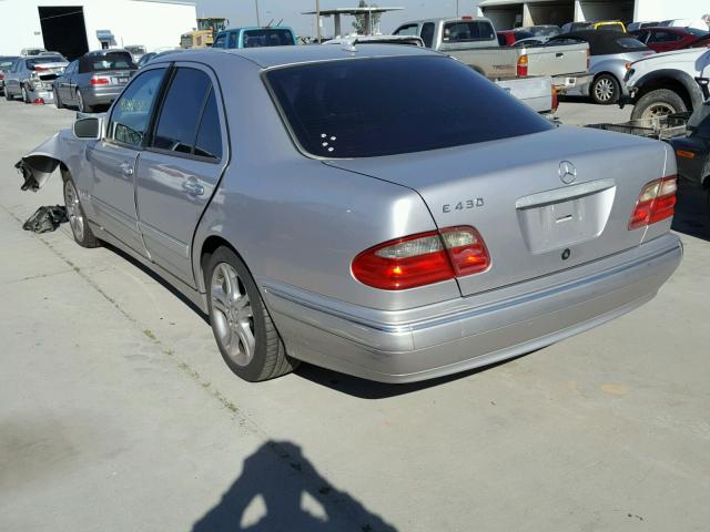 WDBJF70J82B494523 - 2002 MERCEDES-BENZ E 430 SILVER photo 3