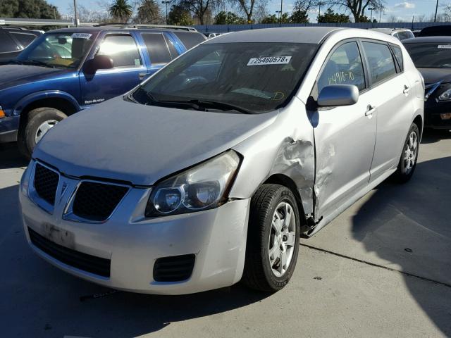 5Y2SP6E08AZ415015 - 2010 PONTIAC VIBE SILVER photo 2