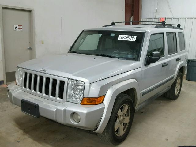 1J8HG48K36C297745 - 2006 JEEP COMMANDER SILVER photo 2