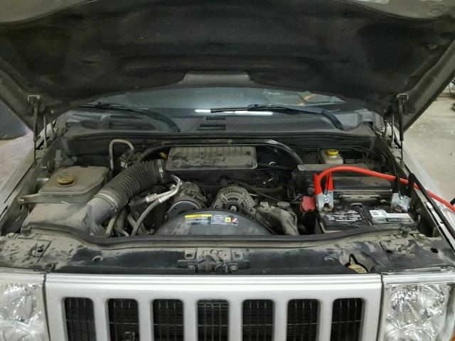 1J8HG48K36C297745 - 2006 JEEP COMMANDER SILVER photo 7