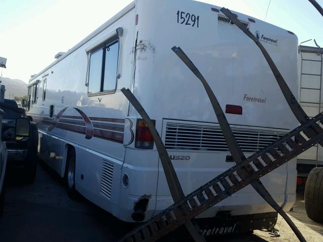 1F97D540XVN054591 - 1997 FREIGHTLINER MOTORHOME WHITE photo 3