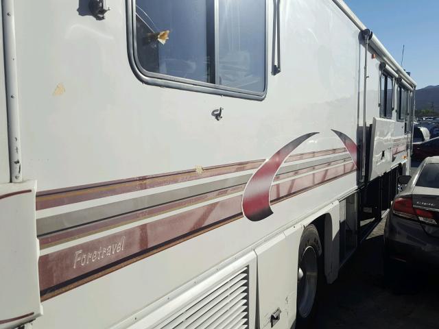 1F97D540XVN054591 - 1997 FREIGHTLINER MOTORHOME WHITE photo 4