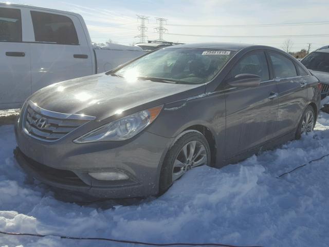 5NPEC4AC1CH420242 - 2012 HYUNDAI SONATA SE GRAY photo 2