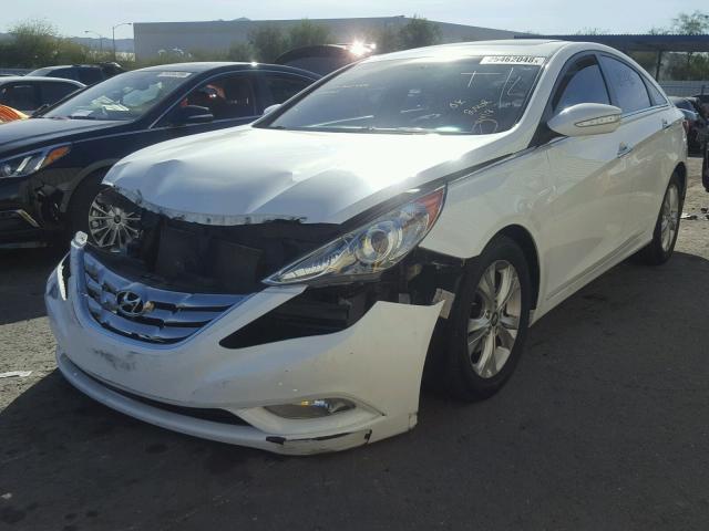 5NPEC4AC6BH040506 - 2011 HYUNDAI SONATA SE WHITE photo 2