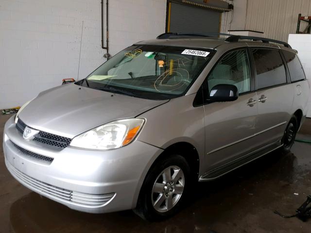 5TDZA23CX5S260707 - 2005 TOYOTA SIENNA CE SILVER photo 2