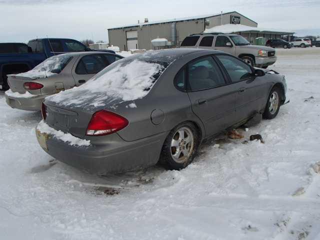 1FAFP53U34G158546 - 2004 FORD TAURUS SE GREEN photo 4