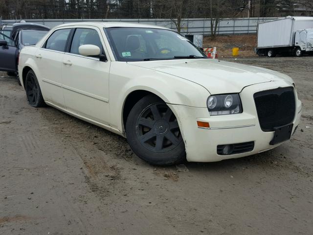 2C3AA53G25H589583 - 2005 CHRYSLER 300 TOURIN WHITE photo 1