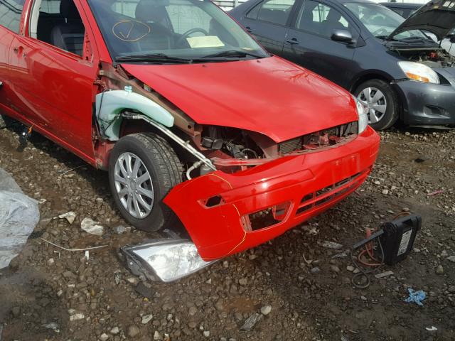 1FAFP31N26W153928 - 2006 FORD FOCUS ZX3 RED photo 9