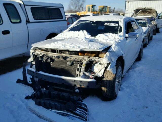 2C3CA6CT0BH582963 - 2011 CHRYSLER 300C WHITE photo 2