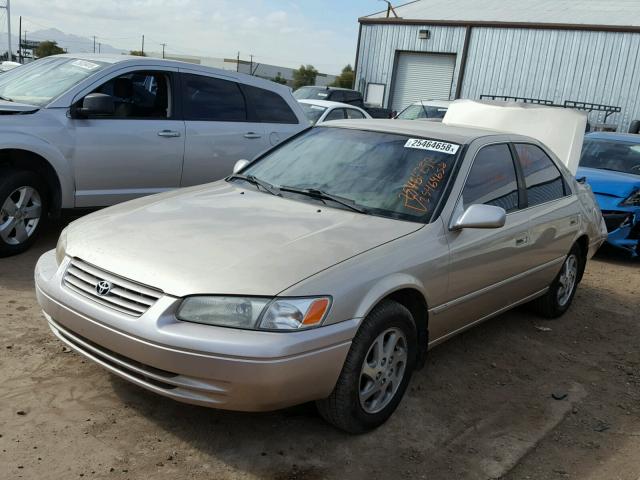 JT2BF28K2X0235186 - 1999 TOYOTA CAMRY LE BEIGE photo 2