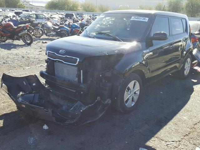 KNDJN2A25G7334155 - 2016 KIA SOUL BLACK photo 2