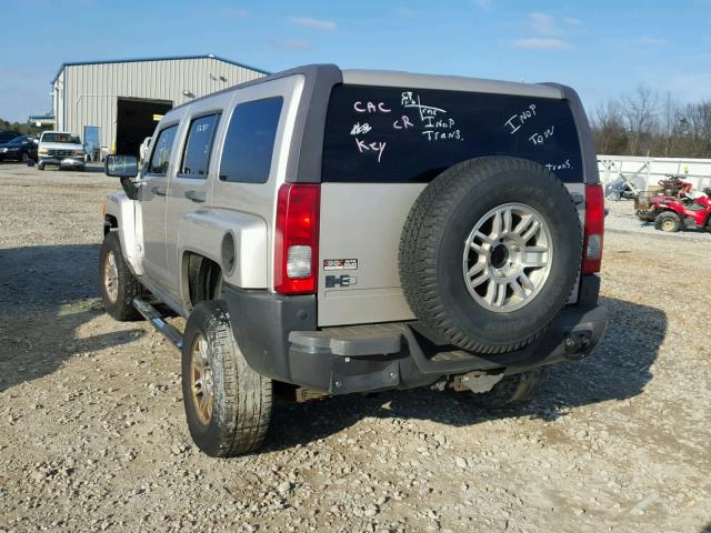 5GTDN13E678156158 - 2007 HUMMER H3 SILVER photo 3