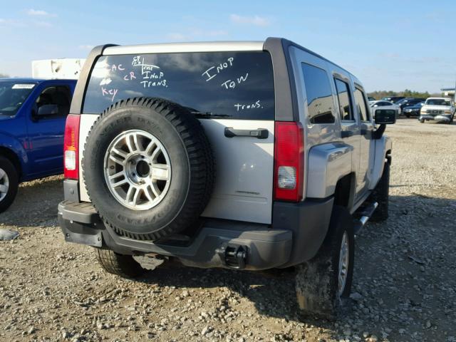 5GTDN13E678156158 - 2007 HUMMER H3 SILVER photo 4