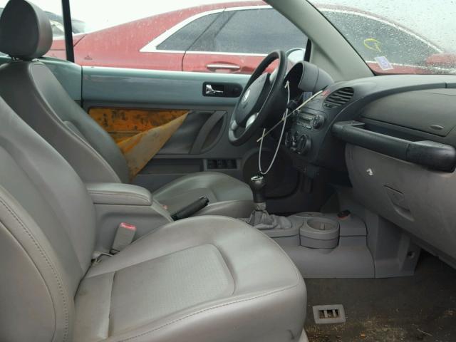 3VWCM31YX5M317471 - 2005 VOLKSWAGEN NEW BEETLE 蓝色 照片 5