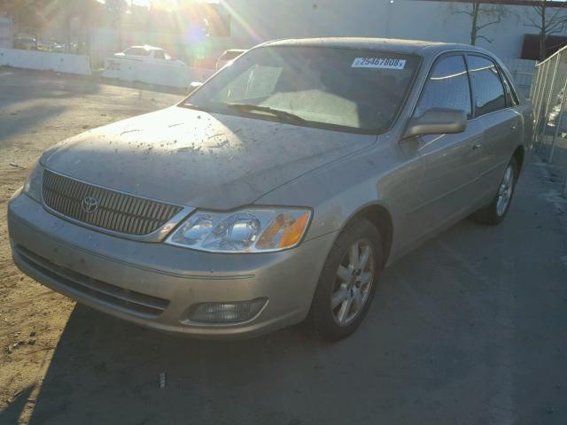 4T1BF28B7YU002580 - 2000 TOYOTA AVALON XL BEIGE photo 2