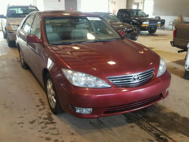 4T1BE30K85U032736 - 2005 TOYOTA CAMRY LE RED photo 1