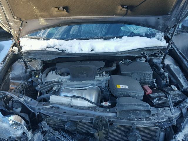 4T1BF1FK0HU352582 - 2017 TOYOTA CAMRY LE GRAY photo 7