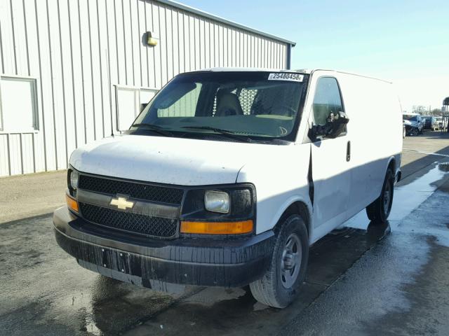 1GCFG15X371182198 - 2007 CHEVROLET EXPRESS G1 WHITE photo 2