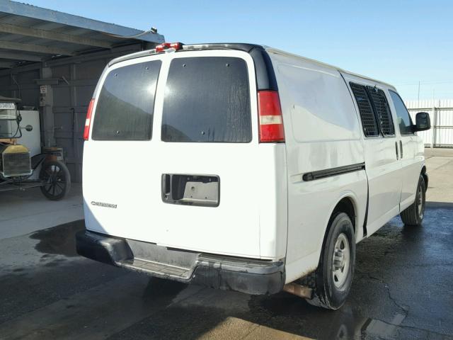 1GCFG15X371182198 - 2007 CHEVROLET EXPRESS G1 WHITE photo 4