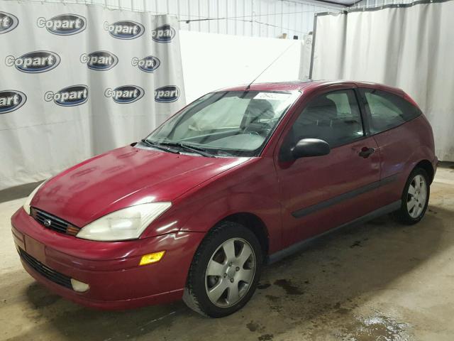 3FAFP31302R233871 - 2002 FORD FOCUS ZX3 RED photo 2