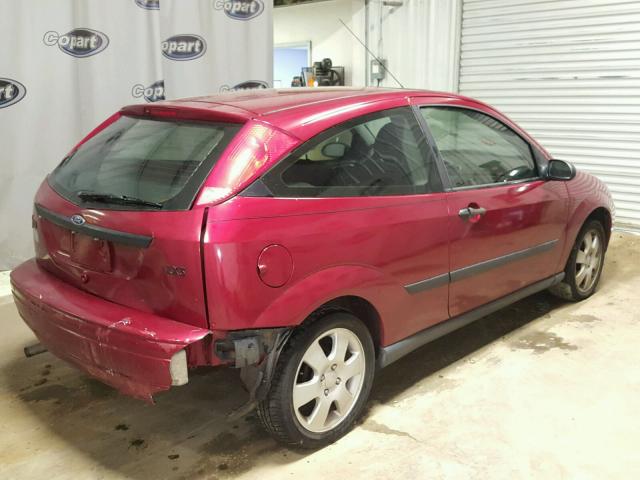 3FAFP31302R233871 - 2002 FORD FOCUS ZX3 RED photo 4