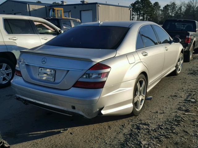 WDDNG71X18A229773 - 2008 MERCEDES-BENZ S 550 GRAY photo 4