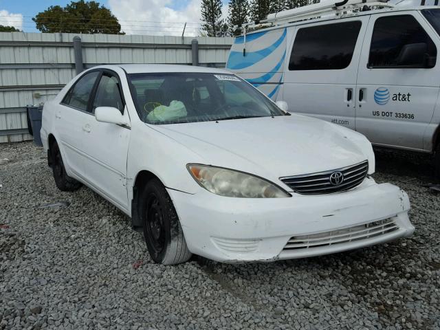 4T1BE32KX5U546990 - 2005 TOYOTA CAMRY LE WHITE photo 1