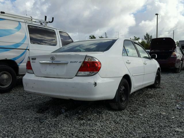 4T1BE32KX5U546990 - 2005 TOYOTA CAMRY LE WHITE photo 4