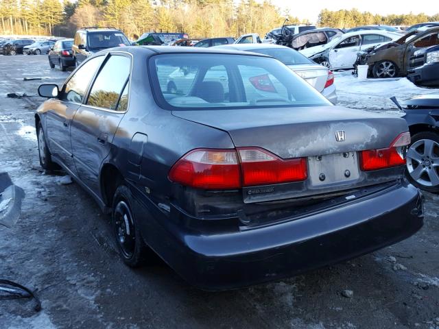 1HGCG564XWA044169 - 1998 HONDA ACCORD LX GRAY photo 3