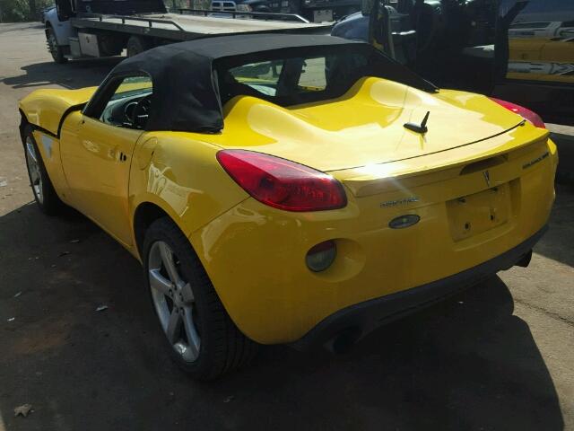 1G2MF35X28Y111612 - 2008 PONTIAC SOLSTICE G YELLOW photo 3