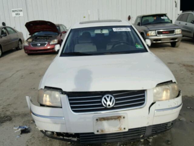 WVWPH63B61P273640 - 2001 VOLKSWAGEN PASSAT GLS WHITE photo 9