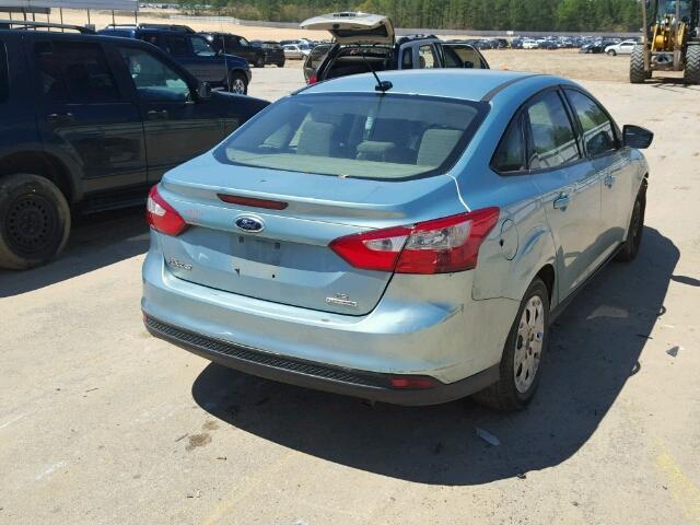 1FAHP3F27CL443411 - 2012 FORD FOCUS SE BLUE photo 4