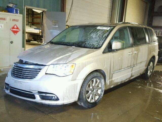 2C4RC1BG4DR632560 - 2013 CHRYSLER TOWN & COU TAN photo 2