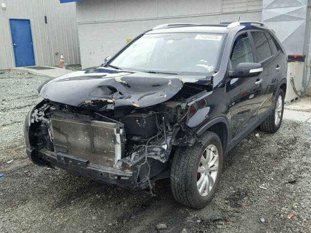 5XYKU3A12BG144717 - 2011 KIA SORENTO EX BLACK photo 2