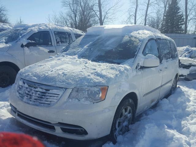 2A4RR5DG5BR782865 - 2011 CHRYSLER TOWN & COU WHITE photo 2