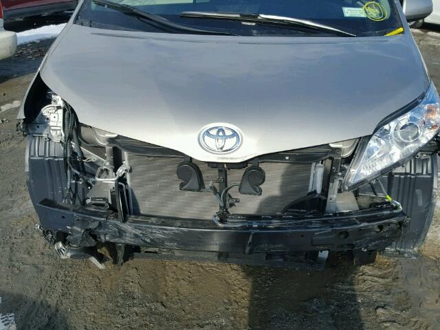 5TDKZ3DC0HS802271 - 2017 TOYOTA SIENNA LE TAN photo 7