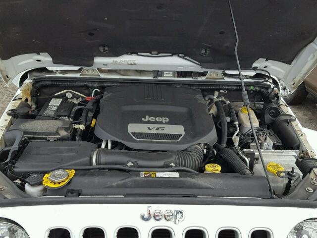 1C4BJWEG5GL144165 - 2016 JEEP WRANGLER U WHITE photo 7