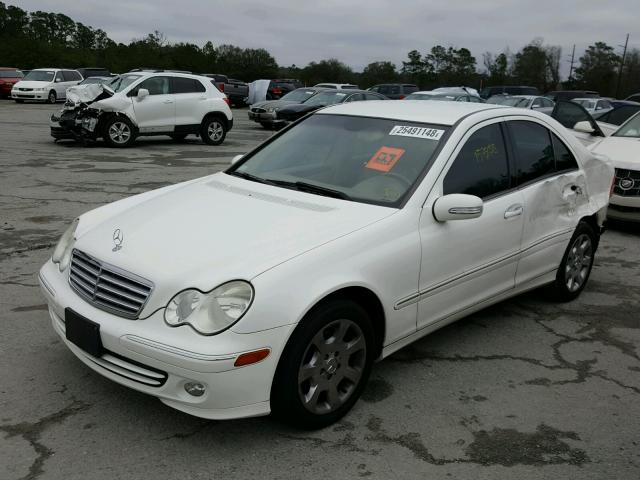 WDBRF61J25F604507 - 2005 MERCEDES-BENZ C 240 WHITE photo 2