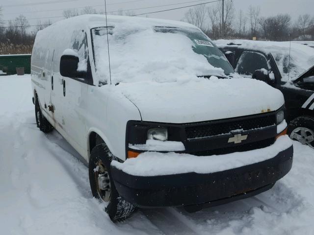 1GCGG29C091118608 - 2009 CHEVROLET EXPRESS G2 WHITE photo 1