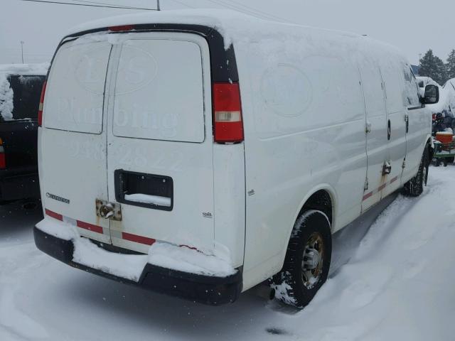 1GCGG29C091118608 - 2009 CHEVROLET EXPRESS G2 WHITE photo 4